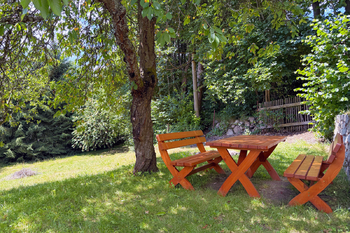 Zahrada s posezením - Prodej domu 100 m², Nejdek