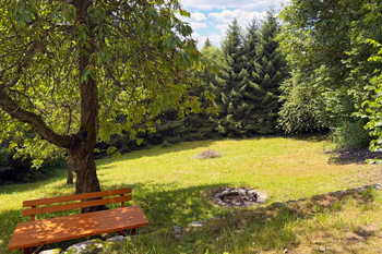 Pohled do zahrady - Prodej domu 100 m², Nejdek