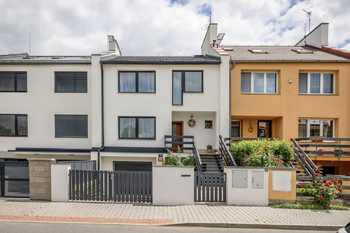 Prostřední dům - Prodej domu 123 m², Praha 4 - Kunratice
