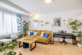 Obývací pokoj s jídelnou - Prodej domu 123 m², Praha 4 - Kunratice