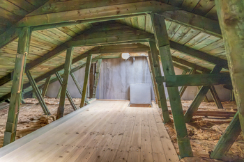 Podkroví s úložným prostorem - Prodej domu 123 m², Praha 4 - Kunratice