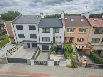Prostřední dům - Prodej domu 123 m², Praha 4 - Kunratice