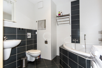 koupelna - Pronájem bytu 2+kk v osobním vlastnictví 52 m², Praha 10 - Pitkovice