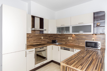 kuchyně - Pronájem bytu 2+kk v osobním vlastnictví 52 m², Praha 10 - Pitkovice