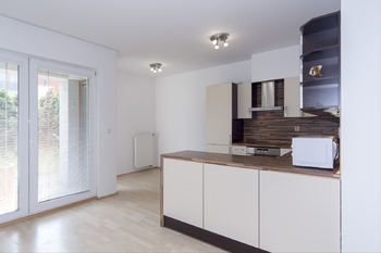 kuchyně - Pronájem bytu 2+kk v osobním vlastnictví 52 m², Praha 10 - Pitkovice