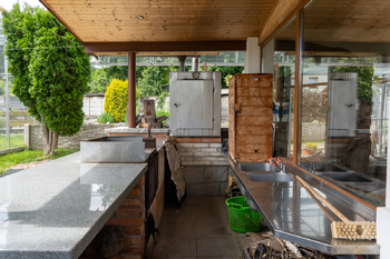 venkovní gril s barem - Prodej zemědělského objektu 871 m², Lipová-lázně