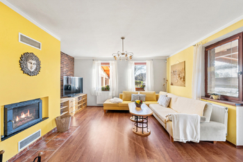 Obývací pokoj - Prodej domu 194 m², Býšť