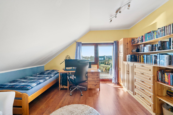 Samostatný pokoj č.1 v patře - Prodej domu 194 m², Býšť