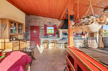 Venkovní kuchyň - Prodej domu 194 m², Býšť