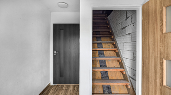 vstup na půdu z 2. jednotky - Prodej domu 170 m², Vrbičany