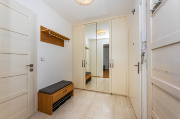 předsíň U Kublova - Pronájem bytu 3+kk v osobním vlastnictví 88 m², Praha 4 - Podolí
