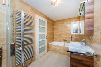 koupelna U Kublova vana - Pronájem bytu 3+kk v osobním vlastnictví 88 m², Praha 4 - Podolí