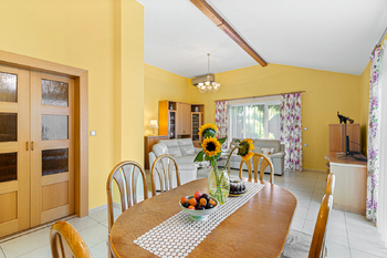 ob.pokoj s jídelnou - Prodej domu 186 m², Uhlířské Janovice