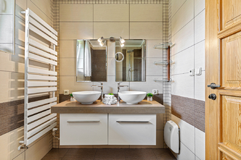 koupelna - Prodej domu 186 m², Uhlířské Janovice