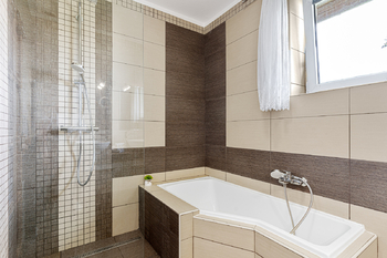 koupelna - Prodej domu 186 m², Uhlířské Janovice