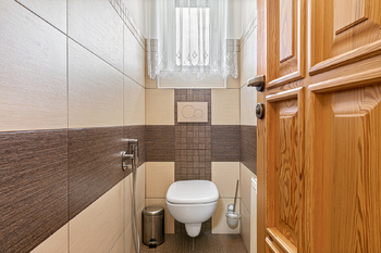 záchod - Prodej domu 186 m², Uhlířské Janovice