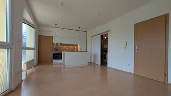 Obývací pokoj + KK - Pronájem bytu 2+kk v osobním vlastnictví 52 m², Praha 9 - Újezd nad Lesy