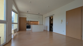 Obývací pokoj + KK - Pronájem bytu 2+kk v osobním vlastnictví 52 m², Praha 9 - Újezd nad Lesy 
