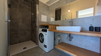 Koupelna - Pronájem bytu 2+kk v osobním vlastnictví 52 m², Praha 9 - Újezd nad Lesy