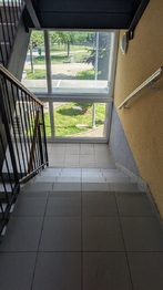 Chodba dům - Pronájem bytu 2+kk v osobním vlastnictví 52 m², Praha 9 - Újezd nad Lesy