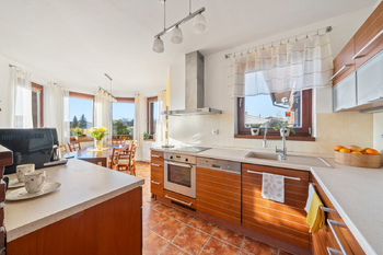 Kuchyně s jídelnou - Prodej domu 194 m², Býšť