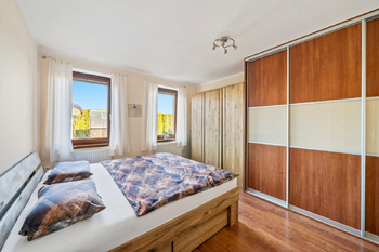 Samostatný pokoj v přízemí - Prodej domu 194 m², Býšť