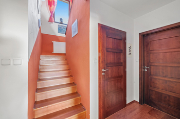 Schody do patra - Prodej domu 194 m², Býšť