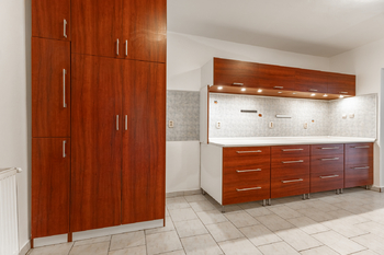 Prodej domu 450 m², Čečelice