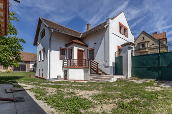 Prodej domu 450 m², Čečelice