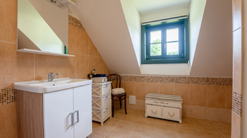 Patro - koupelna - Prodej domu 170 m², Lipová-lázně