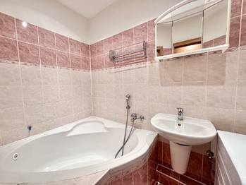 Prodej bytu 5+kk v osobním vlastnictví 102 m², Huzová
