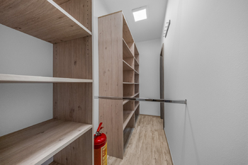 šatna k hlavní ložinici - Prodej domu 204 m², Klášter Hradiště nad Jizerou