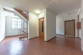 Výtah 4NP - Prodej bytu 2+kk v osobním vlastnictví 44 m², Praha 4 - Modřany