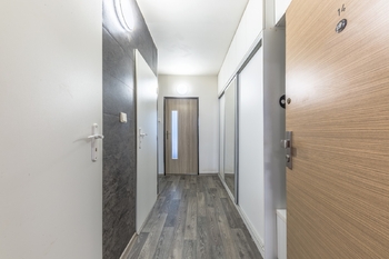 Předsíň  - Prodej bytu 2+kk v osobním vlastnictví 44 m², Praha 4 - Modřany