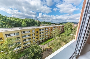 Výhled z okna bytu - Prodej bytu 2+kk v osobním vlastnictví 44 m², Praha 4 - Modřany