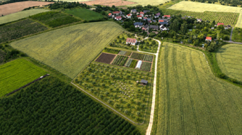 Prodej pozemku 24357 m², Ploskovice