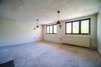 prostor v suterénu 1 - Prodej bytu 6 a více v osobním vlastnictví 412 m², Doksy
