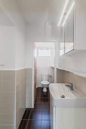 Koupelna - Pronájem bytu 2+1 v osobním vlastnictví 50 m², Jesenice
