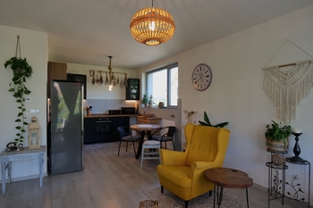 Obývací prostor - Prodej domu 85 m², Bystřice