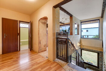 atrium - Prodej domu 240 m², Praha 10 - Dubeč