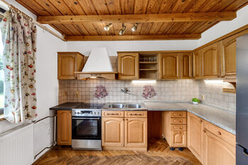 kuchyně 1NP - Prodej domu 240 m², Praha 10 - Dubeč