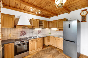 kuchyně 1NP - Prodej domu 240 m², Praha 10 - Dubeč
