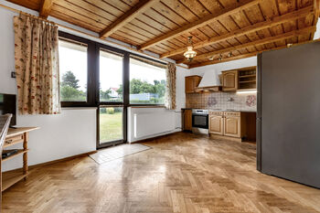 kuchyně 1NP - Prodej domu 240 m², Praha 10 - Dubeč