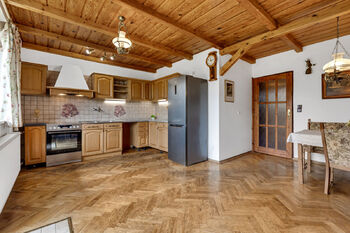 kuchyně 1NP - Prodej domu 240 m², Praha 10 - Dubeč