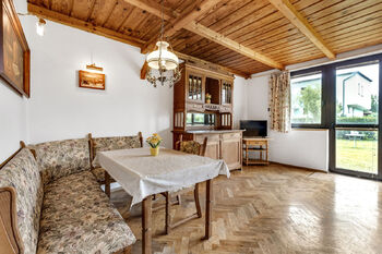 jídelna 1NP - Prodej domu 240 m², Praha 10 - Dubeč