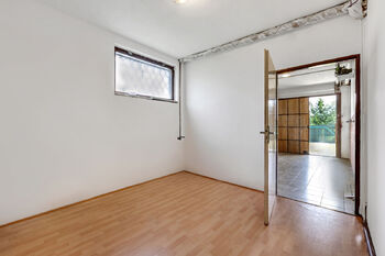 dílna - Prodej domu 240 m², Praha 10 - Dubeč