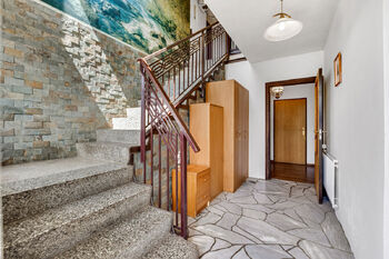 atrium - Prodej domu 240 m², Praha 10 - Dubeč