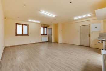 provozovna - Prodej domu 240 m², Praha 10 - Dubeč