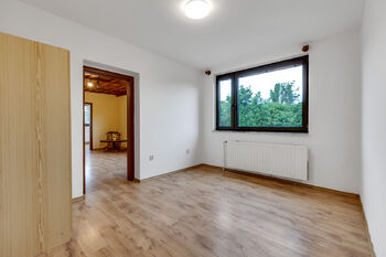 ložnice 2NP - Prodej domu 240 m², Praha 10 - Dubeč