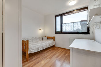 pokoj 2NP - Prodej domu 240 m², Praha 10 - Dubeč